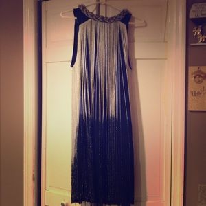 No sleeves black and white dress